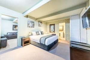 BY MOTEL ROOM, ONE OF THE TOP REGIONAL EARNERS - 2468ML