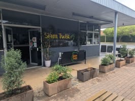 Established Cafe on Corner Location, Hackett Shops