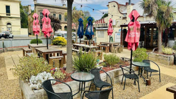 UNDER OFFER - National Hotel Clunes