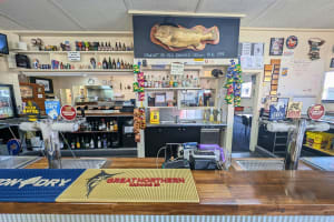 Murray River One Pub Town - Railway Hotel, Strathmerton Vic