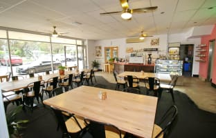 FULLY LICENSED CAFE, HEAVY TOURIST AREA IN HEYFIELD.