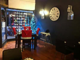 FULLY LICENCED RESTAURANT - TOP LOCATION - ESTABLISHED 9 YEARS!