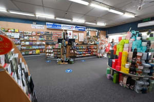 Benalla Cards, Gifts, News etc (DWIWN2117)