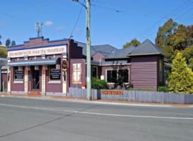 THE BEARS WENT OVER THE MOUNTAIN - SUCCESSFUL B&B WITH RESIDENCE