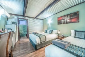 BY MOTEL ROOM, ONE OF THE TOP REGIONAL EARNERS - 2468ML