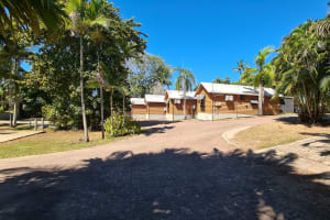 Coastal Caravan Park - island views and  just a short stroll to the town centre and beachfront