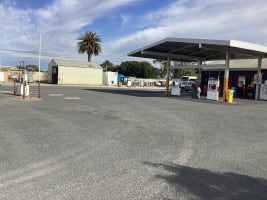 Freehold Independent Service Station and Business – Regional Vic