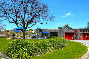 LEASEHOLD - Gardens Lake Cafe, Ararat VIC - 1P0617