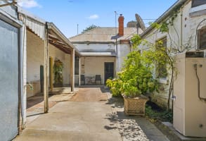 FREEHOLD - Devenish Railway Hotel VIC - 1P0552