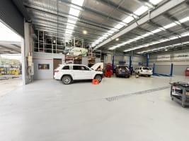 Profitable car mechanic workshop with additional Income from Parts Sales