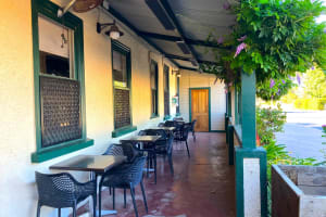 FREEHOLD - Whorouly Hotel, VIC - 1P0573