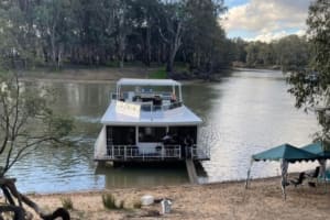 Luxury on the Murray Houseboats