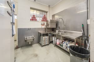 CASUAL AND ADAPTABLE ADELAIDE HILLS RESTAURANT/CAFE