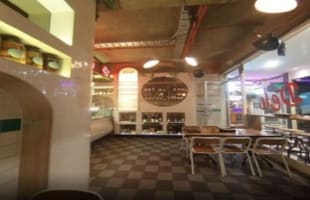 Shop front in the heart of Lt. Collins st with a general liquor licence