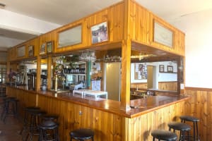 FREEHOLD - Whorouly Hotel, VIC - 1P0573