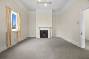 Prime Location Residence with Income or 3 BnB lets (stca) or Health Professional Rooms