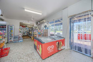 Rare Mixed-Use Freehold Opportunity – Lifestyle & Income