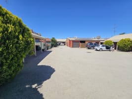 COUNTRY OPPORTUNITY WITH A BRIGHT FUTURE - 2453ML