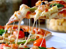 Dominos Pizza! Bowen! TO $950,000, Long lease to 2046, Green / coastal change! Suit owner operator!