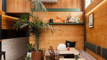 Nixie Nox - The Smallest Pub In Richmond