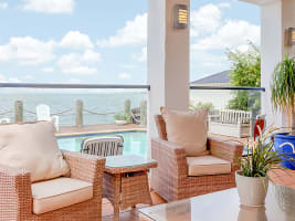 BRISBANE BAYSIDE MODERN RESIDENCE AND GUEST HOUSE - 2881MF