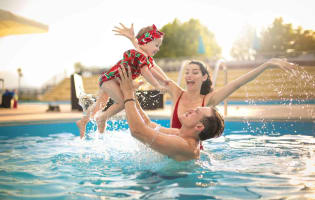 POOL AND SPA SERVICE IN BUSY NORTHERN SUBURBS - PERTH