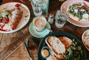 Easy-to-Manage Café – Affordable Rent – Prime Location Near Office Buildings Minimal Cooking Requ...