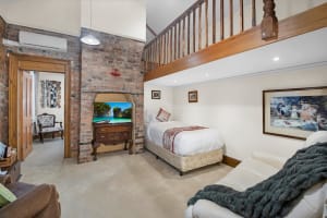 Prime Location Residence with Income or 3 BnB lets (stca) or Health Professional Rooms