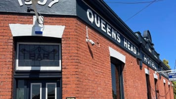UNDER OFFER - Queen's Head Hotel