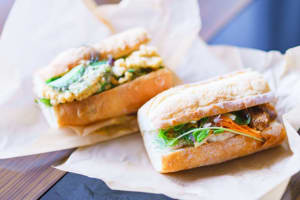 A TURNKEY CAFÉ WITH STRONG LOCAL LOYALTY