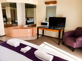 Freehold Motel & Restaurant Investment with Long-Term Lease
