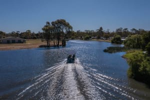 Award winning tourism business - watercraft hire Nagambie Lakes