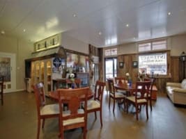 THE BEARS WENT OVER THE MOUNTAIN - SUCCESSFUL B&B WITH RESIDENCE