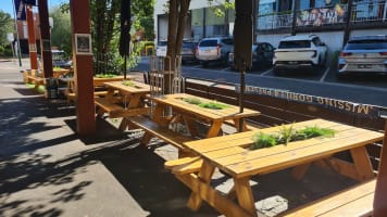 Missing Gorilla - A spacious family friendly pub and live music venue.