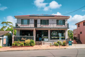 CAFÉ & CONVENIENCE STORE