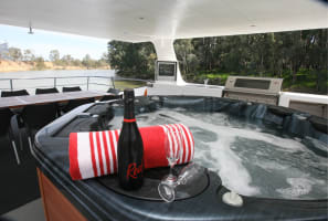 Luxury on the Murray Houseboats