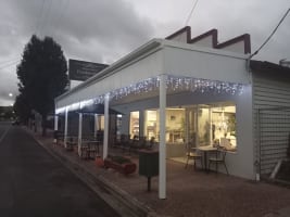 Freehold licensed Cafe / Restaurant with lifestyle