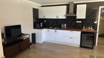 FREEHOLD GENERAL STORE, POST OFFICE & ACCOMMODATION | TOURISM HOTSPOT | AIRBNB INCOME