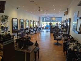 Spacious Hair Salon with Beauty Room in Prime Doncaster East Location