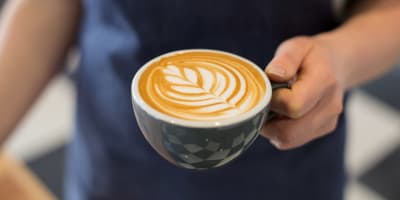 LONG RUNNING BUSY CAFE AT THE TOP POSITION IN GLEN HUNTLY