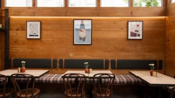 Nixie Nox - The Smallest Pub In Richmond