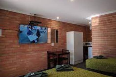 High-Exposure Regional Motel on Prime Western Highway Site