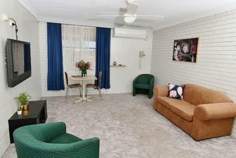 EXCEPTIONAL RARE OPPORTUNITY, 74-ROOM LEASEHOLD MOTEL, WESTERN NSW - 893ML