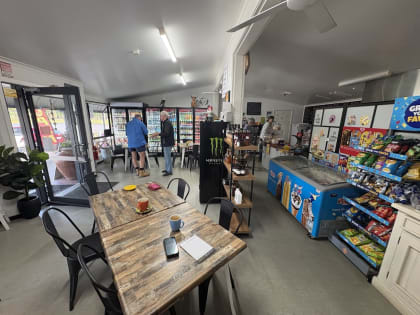 Freehold Takeaway & 3BR residence & 1 BR unit in Rosewood