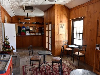 Historic hotel at the gateway to the Flinders Ranges