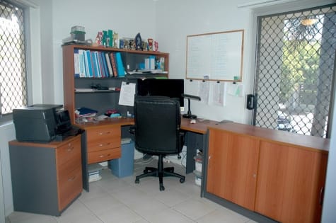 Exclusive - Caretaking Only in Paradise - ID 8837