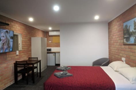 High-Exposure Regional Motel on Prime Western Highway Site