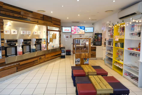 FROZEN YOGURT & BUBBLE TEA