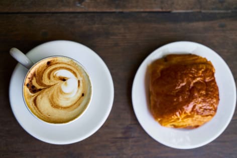 Coffee Shop. Gold Coast - Near Paradise Point. Rent only $680.00 pw!