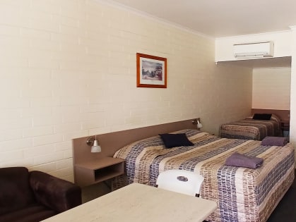 DOWNTOWN MOTEL - 1986ML